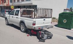 Motosiklet pikaba çarptı, 1 yaralı