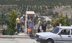 Arife günü ilk ziyaret, mezarlıklara!