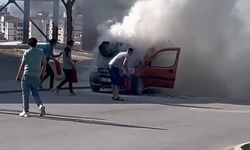 Seyir halindeki araç alev aldı