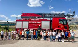 Minik öğrencilerden itfaiyeye ziyaret