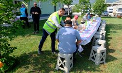 Kurban pazarında sıcak çorba ikramı