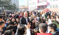 Başkan Altay, çocuklarla karne heyecanı yaşadı