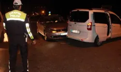 Alkollü sürücü gurbetçi ailenin aracına çarptı: 3 yaralı