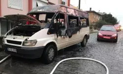 Seyir halindeki midibüs yandı