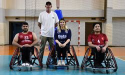 Azra, basketbolla hayata tutundu