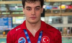 Kaan Efe Paletli Yüzme Şampiyonası'nda altın madalya kazandı