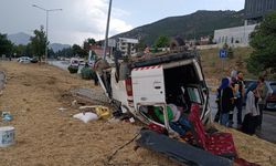 Eğirdir-Konya Karayolunda minibüs devrildi