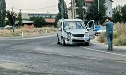 Isparta-Konya Karayolunda feci kaza: 3 yaralı