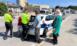 Otomobilin çarptığı bisikletteki 2 çocuk yaralandı