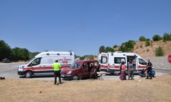 İki araç çarpıştı: Çok sayıda yaralı var