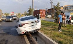 İki otomobil çarpıştı: 2 yaralı