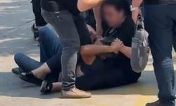 Gözü dönen kadın eski kocasını yere yatırarak dövdü