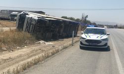 Konya'da kontrolden çıkan TIR devrildi