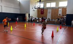 Basketbol küçük kalpleri birleştiriyor