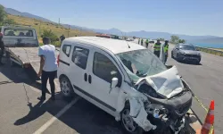 Van-Erciş kara yolunda park halindeki askeri araca çarptı: 1 asker şehit, 5 yaralı!