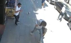Van’da Cumhuriyet Caddesi’nde korku dolu dakikalar: Kaldırıma düşen devasa beton kütlesinden saniyelerle kaçtılar