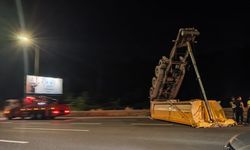 Kuzey Marmara Otoyolu’nda trafiği felç eden kaza: Dev Tabela yola devrildi, Anadolu istikameti trafiğe kapatıldı