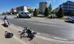 Karaman'da bulvar üzerinde korkutan kaza: Elektrikli bisiklet sürücüsü hastaneye kaldırıldı