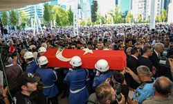 Türk sinemasında bir devir kapandı: Büyük Usta Kadir İnanır'a son veda töreninde duygusal anlar yaşandı