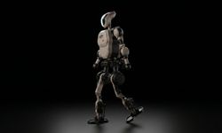 Türkiye’nin ilk insansı robotu AKINCI 5 ilk kez sahneye çıktı