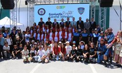 Emniyet mensupları bu kez görev için değil, çocuklar için sahaya indi! Konya'da renkli görüntüler