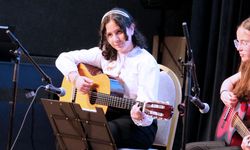 Yüzlerce gencin sahne performansı izleyenleri büyüledi