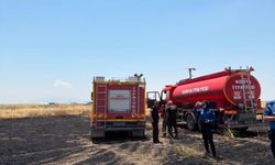 Konya’da korkutan tarla yangını: Onlarca traktör alevlerin önüne set çekti