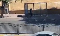 Otobüs durağında dehşet! Boşanma aşamasındaki eşini silahla vurdu