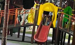 Çocuk parkına motorla çıktılar, cezadan kaçamadılar