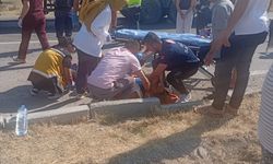 Karapınar-Ereğli yolunda korkutan kaza: Direksiyon hakimiyeti kaybolan araç refüje çarptı