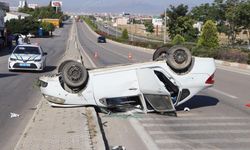 Karaman’da feci kaza! Kontrolden çıkan otomobil takla attı, aynı aileden 5 kişi yaralandı