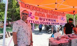 Karaman'da görenleri şaşkına çevirdi! Boşanmasını lokma dağıtarak kutladı