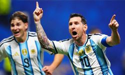Arjantin'den Dünya Kupası'nda tarihi geri dönüş! Messi ve Enzo Fernandez çeyrek final kapısını açtı
