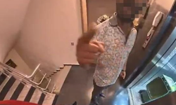 Motokurye kadına apartmanda şoke eden engel: Kask kamerası her anı kaydetti
