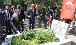 Konya protokolü şehitliği ziyaret etti