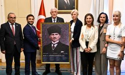 Konya heyetinden Müsavat Dervişoğlu'na özel Atatürk hediyesi