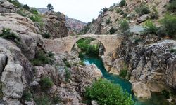 Konya sınırındaki bu köprü kullanılmıyor ancak ziyaret ediliyor