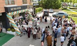 Hem sağlık hem moda: Şıklığın yeni adresi Meyra Optik’te kurdele kesildi!