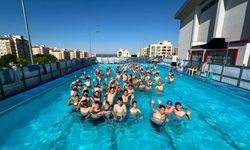 Konya’da minikler hem serinliyor hem öğreniyor!