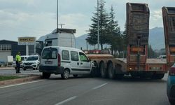Seydişehir'de otomobil tıra arkadan çarptı: 1’i çocuk 5 yaralı