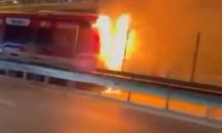Korku dolu anlar! Yolcular varken metrobüs birden alev aldı...