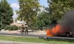 Park halindeki araçtan şoke eden görüntü! Her yeri dumanlar kapladı...