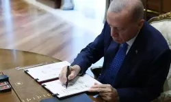 Resmî Gazete’de yayımlanan kararla bürokraside kartlar yeniden dağıtıldı