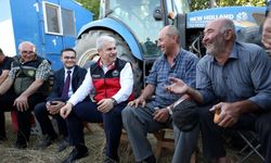 Vali İbrahim Akın biçerdöver koltuğuna geçerek hasada katıldı