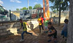 Konya'da köy köy gezdiler, 10 bin çocuğun yüzünü güldürdüler