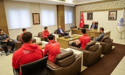 Başkan Pekyatırmacı derece yapan sporcularını ağırladı