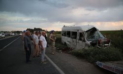 Minibüs tahliye kanalına düştü! Can pazarı yaşanıyor…