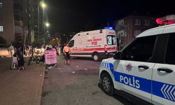 Çifte kaza! Bina duvarı da nasibini aldı…