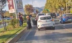 Bulvarda art arda çarpışan araçlar trafiği felç etti!