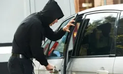 Akşehir’de park halindeki otomobilden para vurgunu!